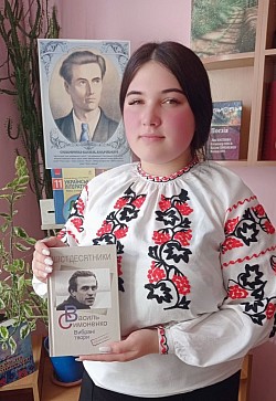 Катерина читає Симоненко